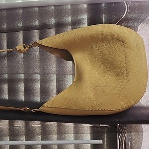 Leather med. Size adjustable crossbody